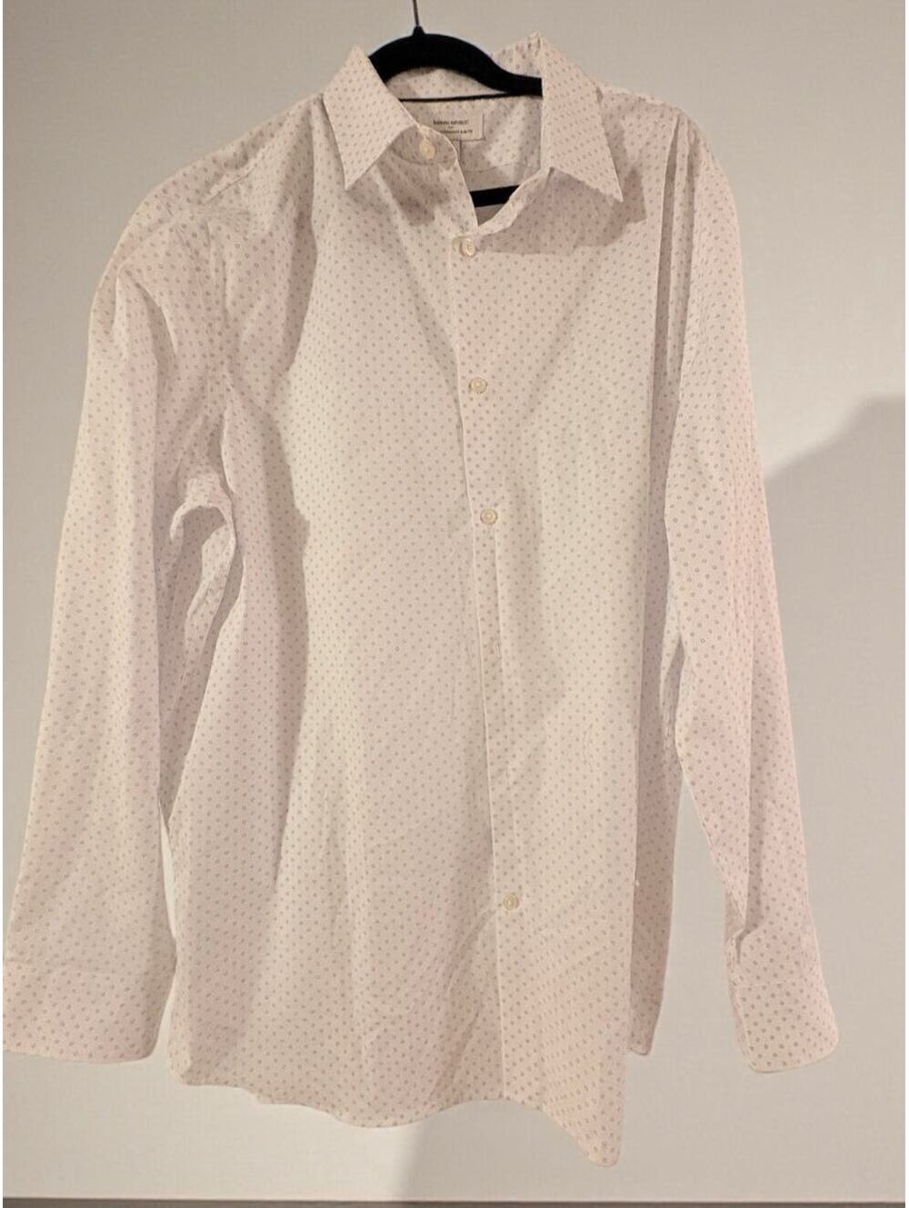 Mens XL Banana Republic slim fit cut, wrinkle resistant, blue daisy pattern